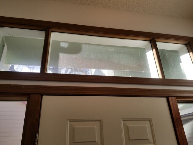 Building Photo - 4B/2B Home with Attached Garage in Longmont Ready for June!