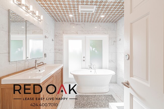 Building Photo - 2421 California Ave