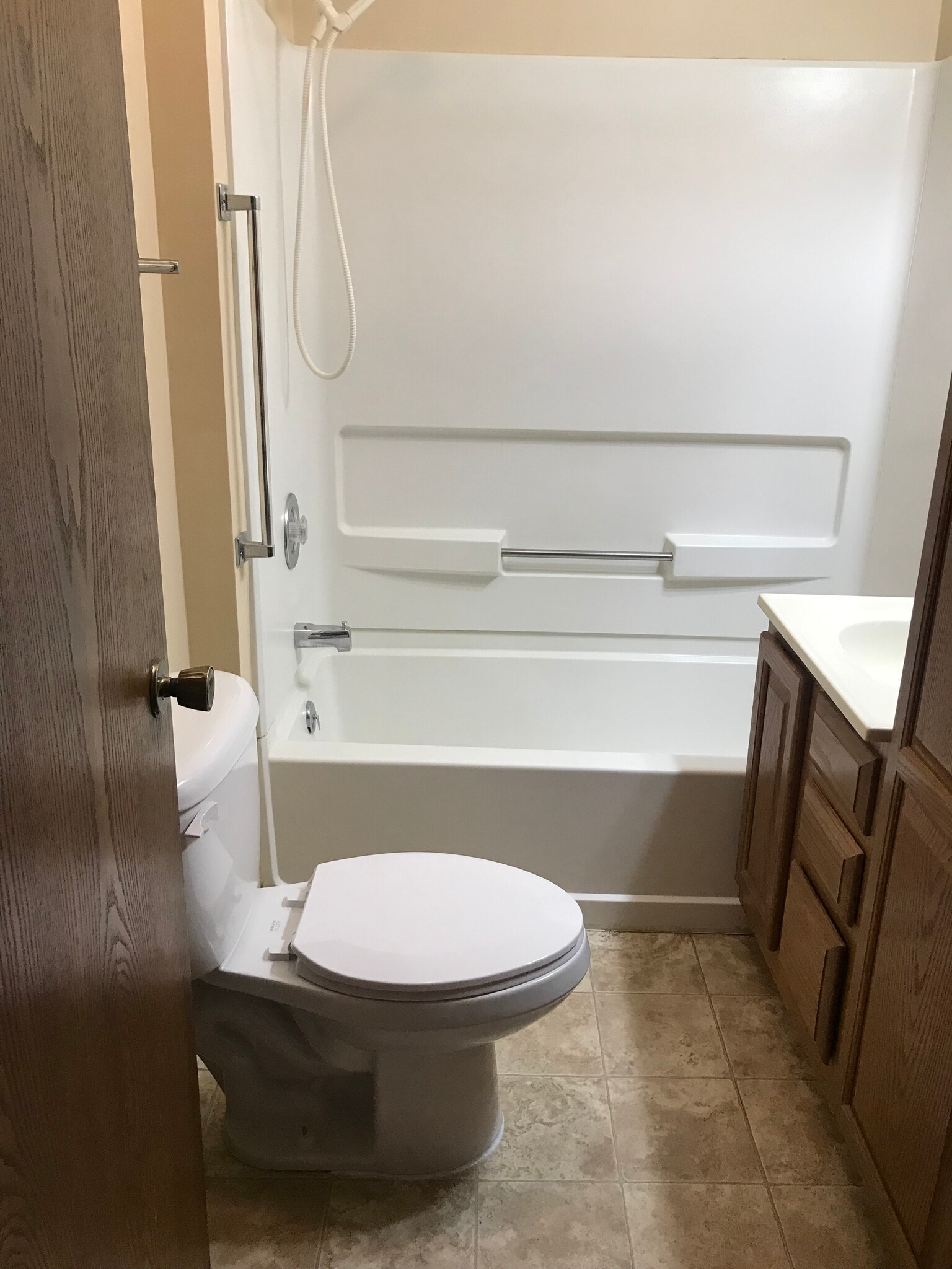 Hallway Bath - 1832 South St