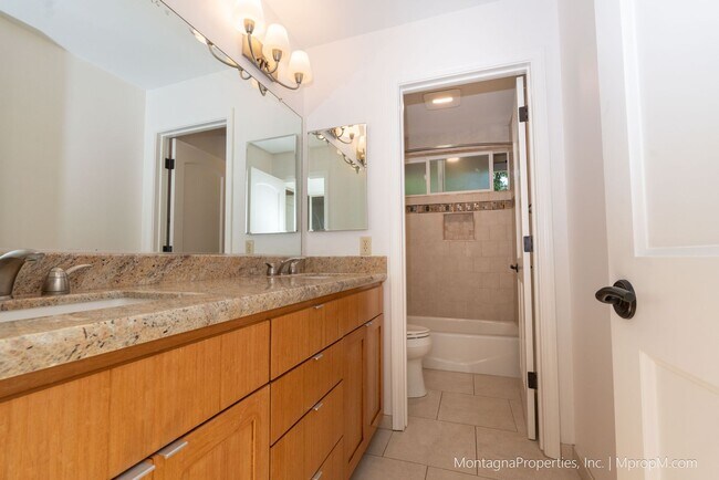 Building Photo - Beautiful, meticulously updated and  maint...