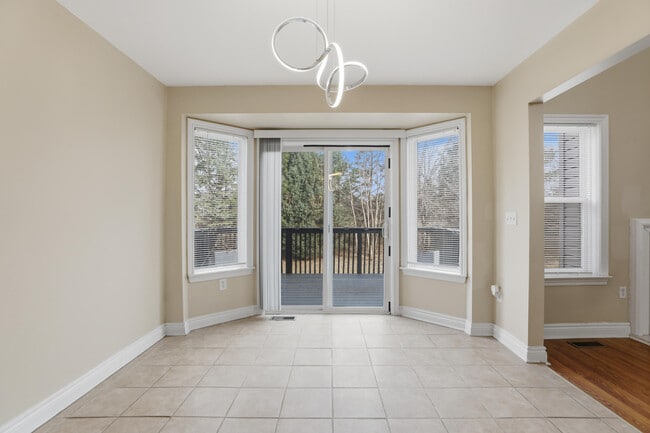 Building Photo - 35900 Abbey Dr