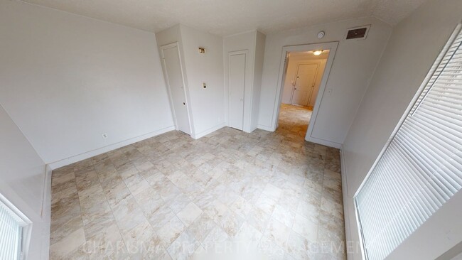Building Photo - COZY STUDIO LOCATED DOWNTOWN SIOUX FALLS!