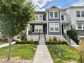 Building Photo - 13959 Silver Peak Ln