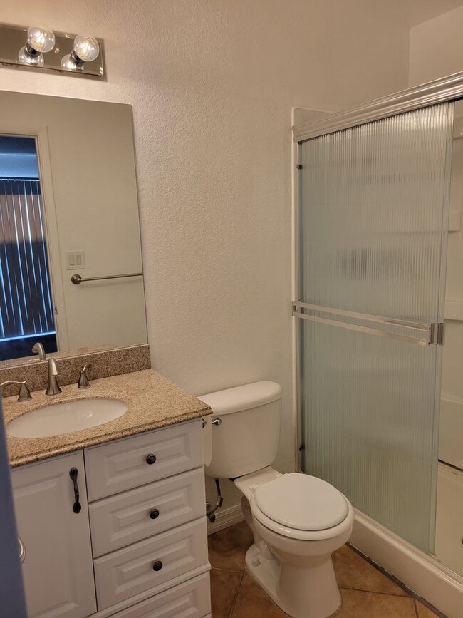 Building Photo - Rent Ready Single Story Townhome 3/2/ with 2 car