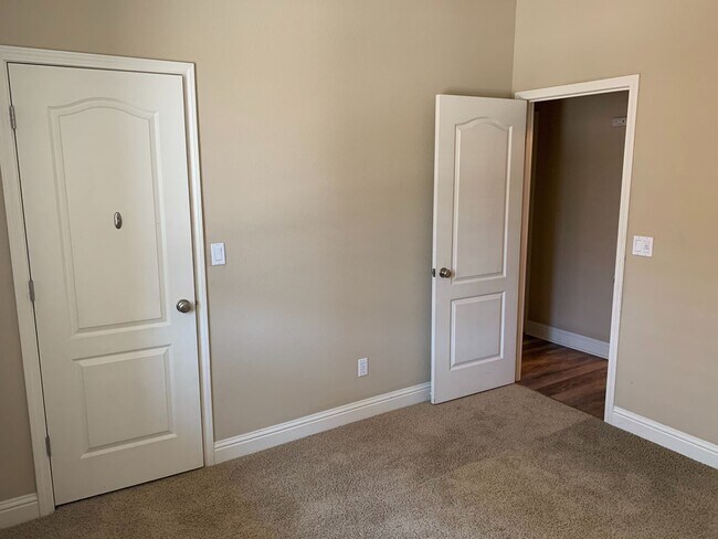 Building Photo - Single Story, Corner Lot in Brentwood!