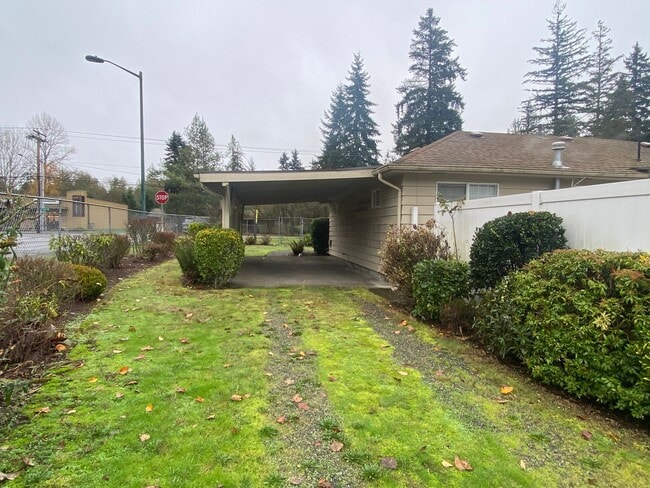 Building Photo - DOWNTOWN Covington home w/ basement
