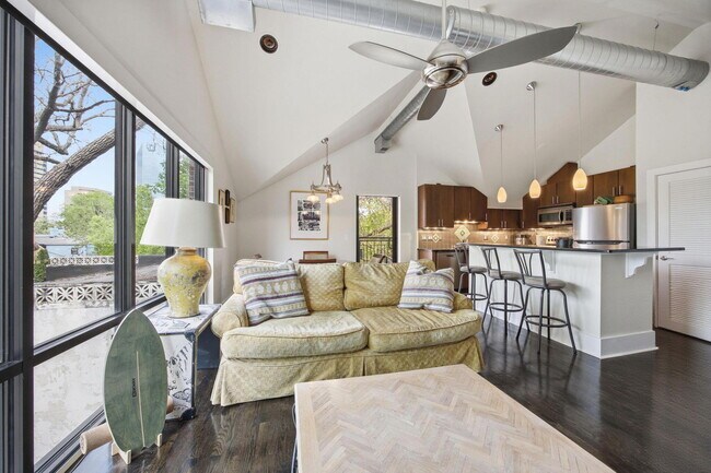 Building Photo - 261 S Limestone