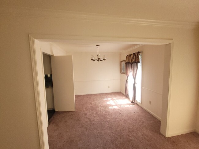 Building Photo - 3 bedroom 2 baths