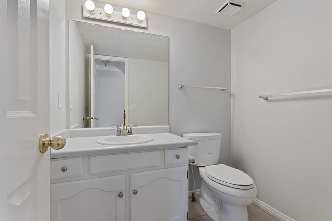 Building Photo - 3666 Pearblossom Cir