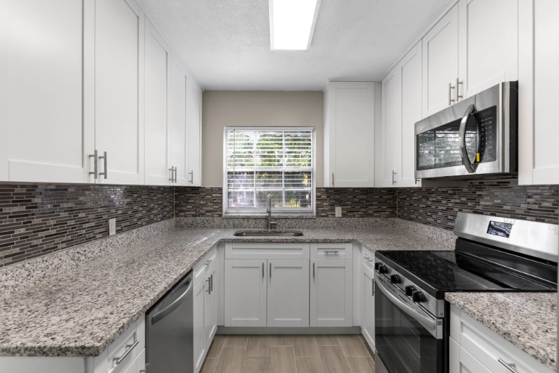 Building Photo - 815 N Hendry Ave