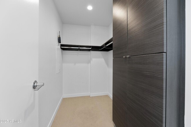 Building Photo - 100 W Portland St