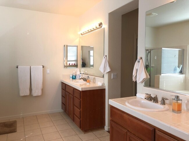 Building Photo - 1868 White Sands St