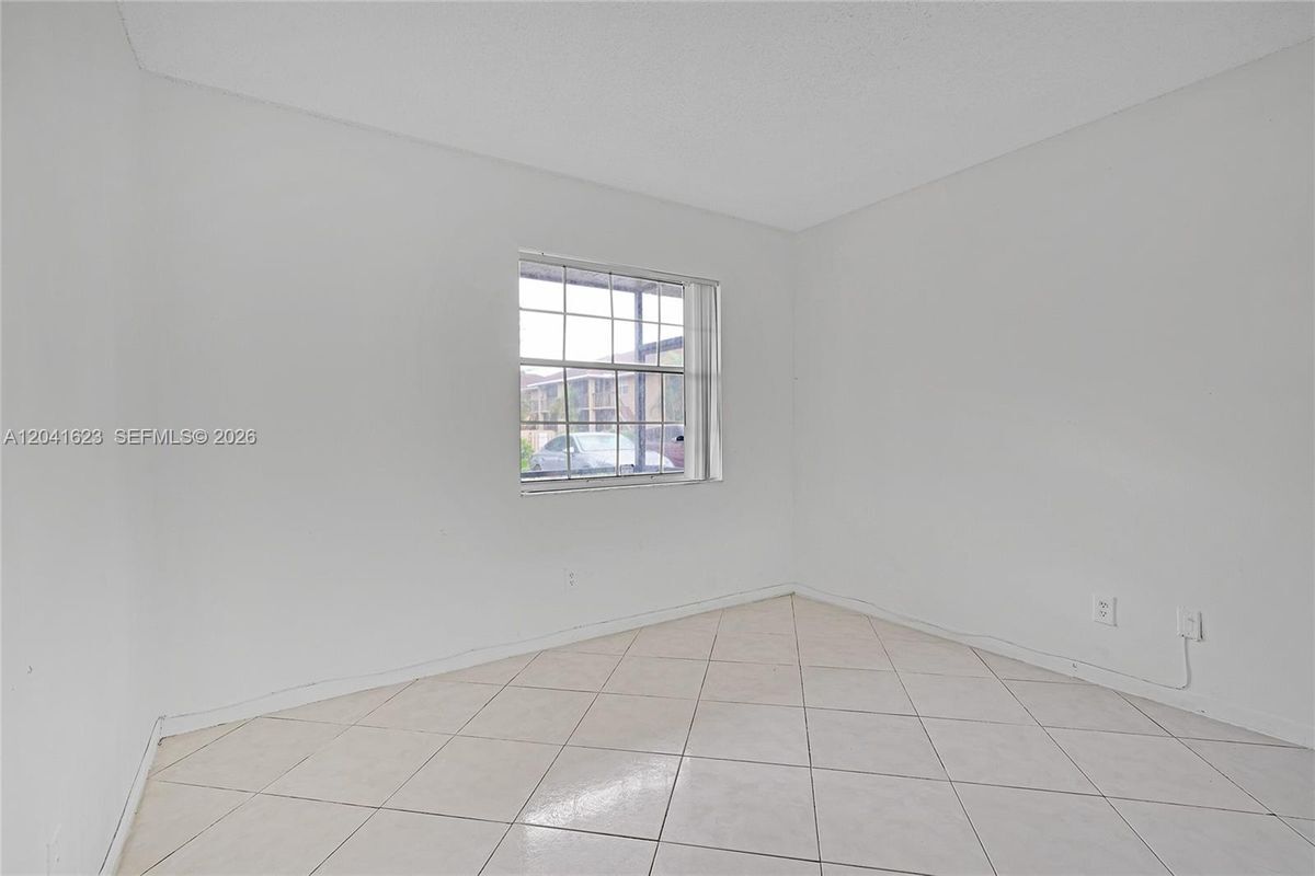 Building Photo - 755 NW 104th Ave
