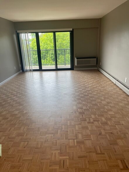 Living room - 1815 William Howard Taft Rd