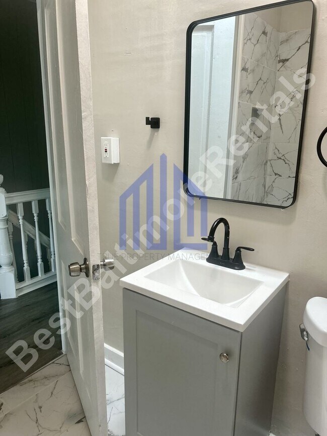 Building Photo - Spacious 3 Bedroom in West Baltimore