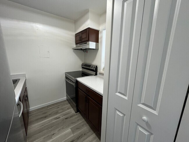 Building Photo - Pearl Ridge Gardens & Tower (Aiea) - 1 bedroom, 1 parking, swimming pool, and AC