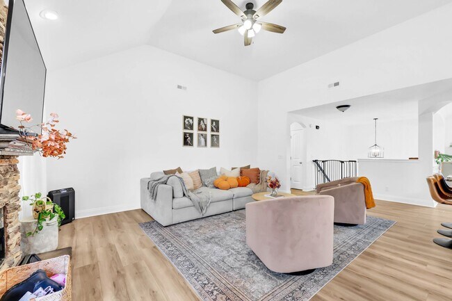 Building Photo - 1838 Patricia Dr