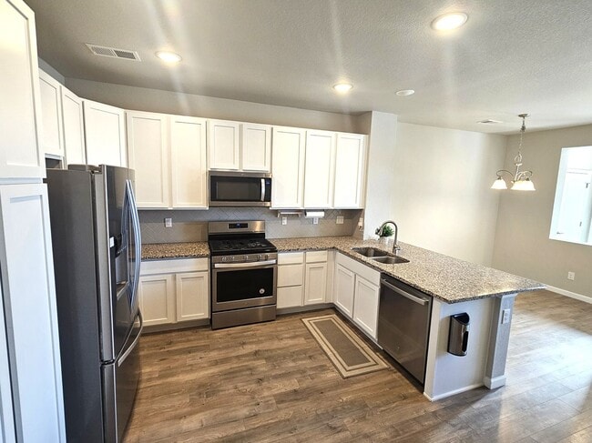 Building Photo - One-Month Free!!  Modern Townhouse with Breathtaking Views – Prime Location!