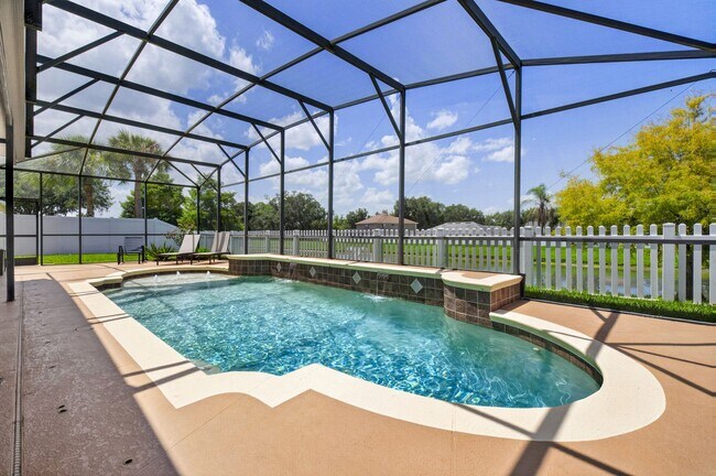 Building Photo - 353 Lake Amberleigh Dr