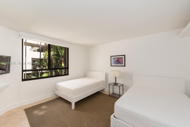 Building Photo - 141 Crandon Blvd