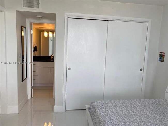 Building Photo - 2101 S Ocean Dr