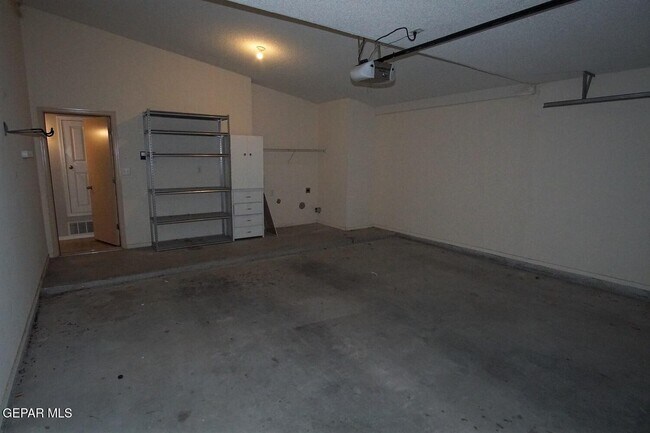 Building Photo - 807 Jaime St