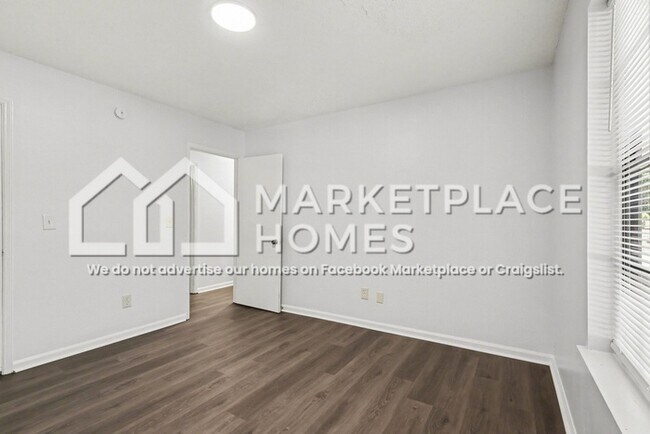 Building Photo - 924 Lake Dr Terrace