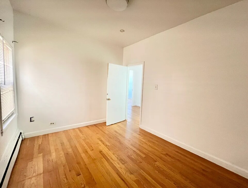 Building Photo - 846 Huntington Ave