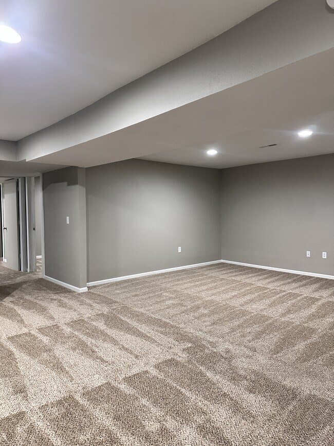 Building Photo - 602 Sara St