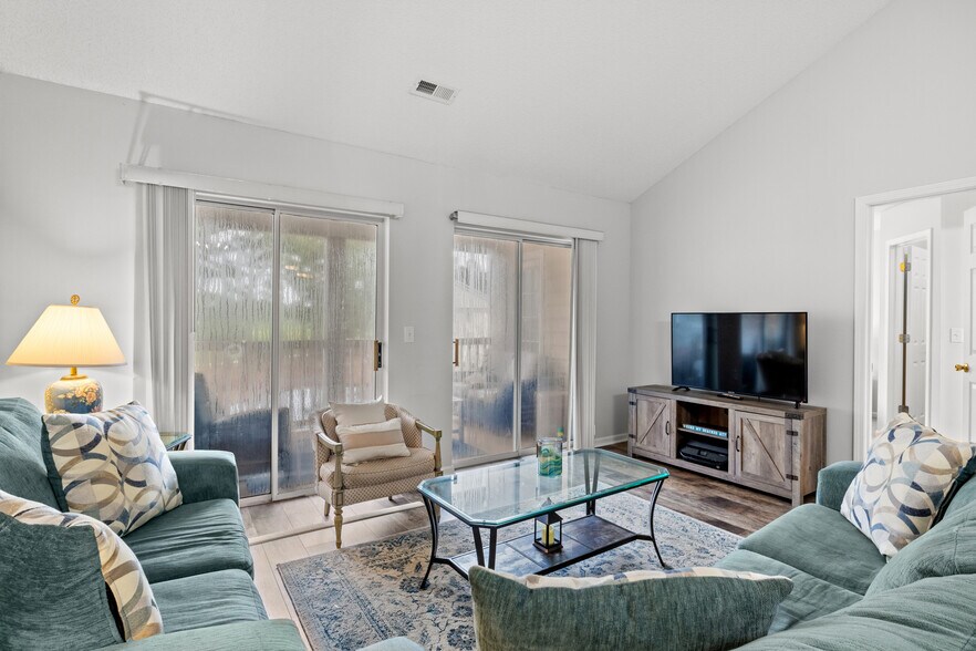 Building Photo - 5030 Windsor Green Way