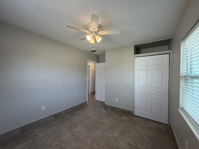 Building Photo - "Charming 3-Bedroom in Port Charlotte – Cozy Comfort Awaits!"