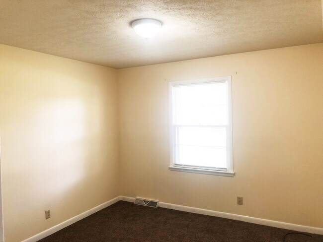 Building Photo - 1555 Flintwood Ave