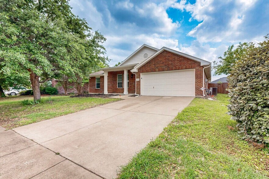 Building Photo - 123 Hackberry Trail