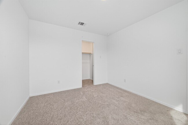 Building Photo - 3025 Fantasy Ter Dr