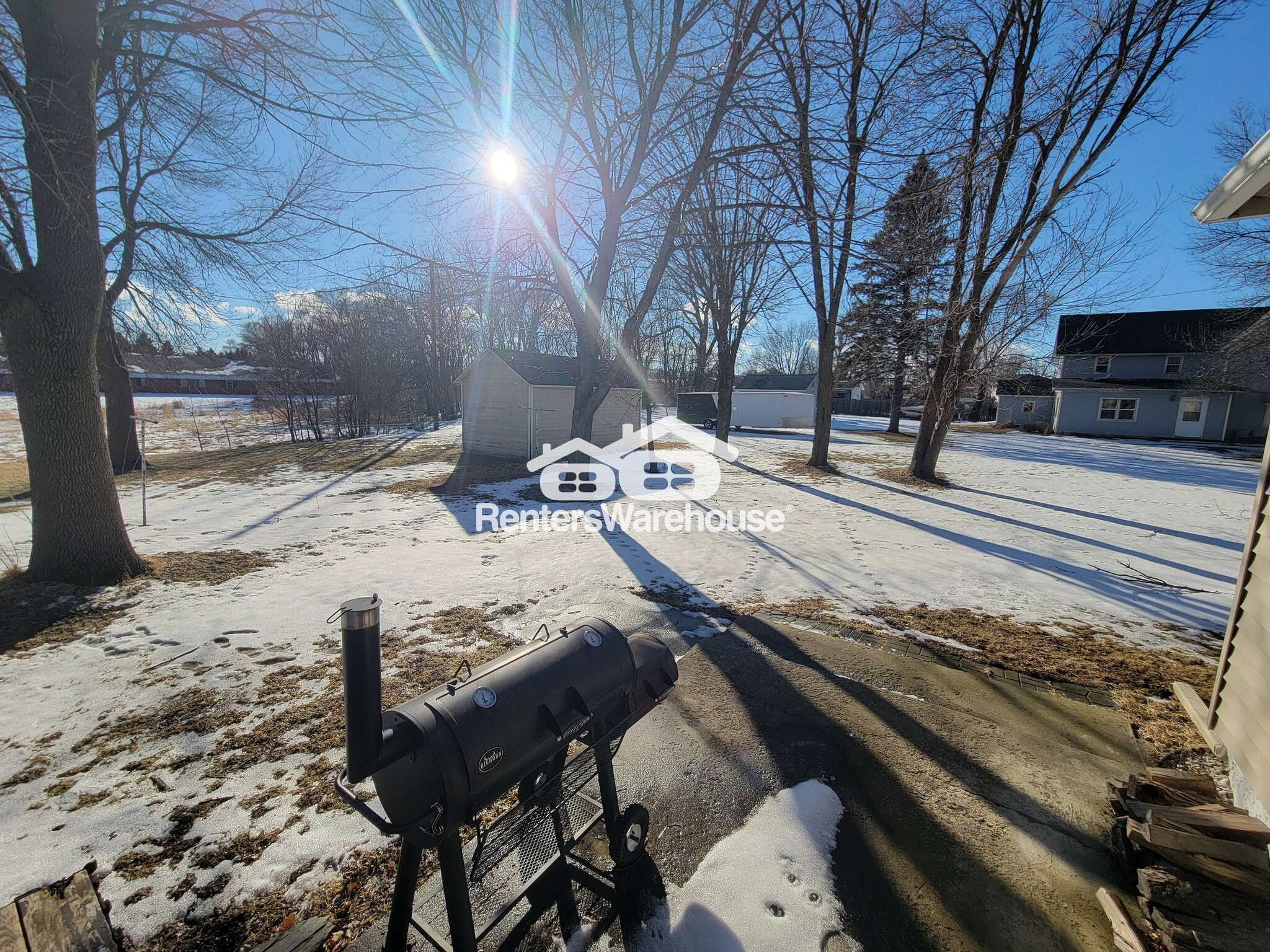 Building Photo - 206 Main St W