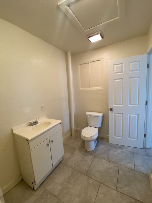 Building Photo - 856 S 900 W