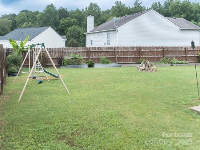 Building Photo - 910 Torsion Lane