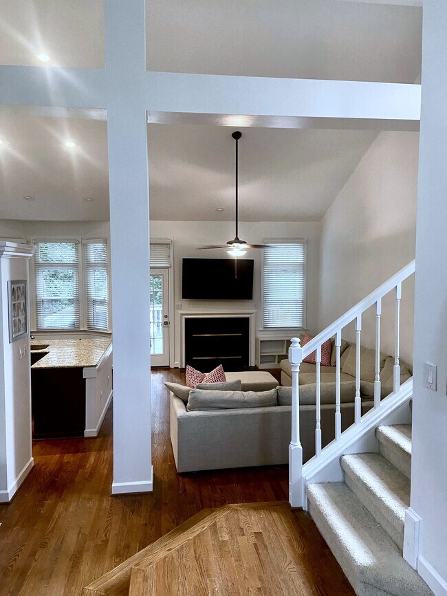 Building Photo - 10116 Goodview Ct