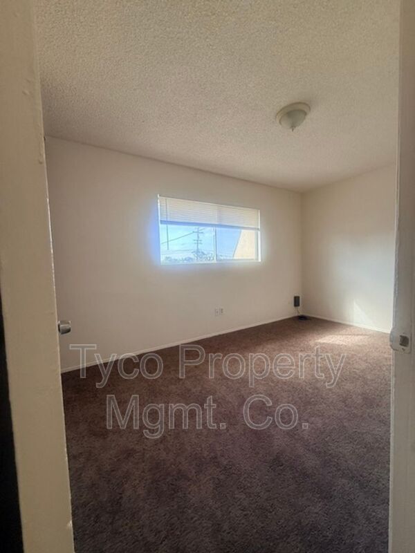 Building Photo - 455 Park Way
