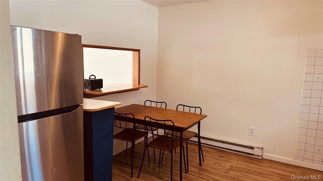 Building Photo - 881 Albany Post Rd