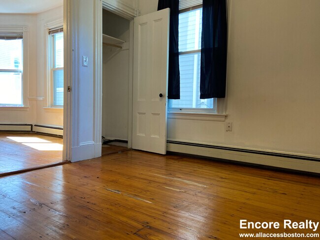 Building Photo - 13 Sachem St