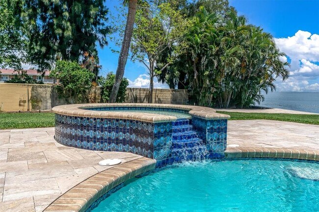 Building Photo - 5810 Bahama Shores Dr S