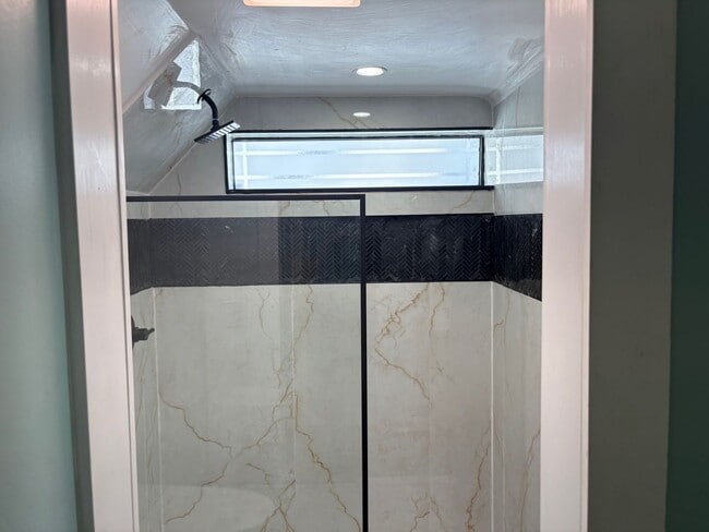 Building Photo - Jefferson 3