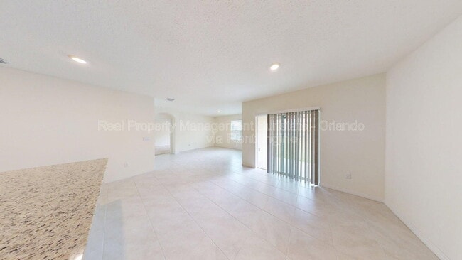 Building Photo - 2116 Silver Brk Wy