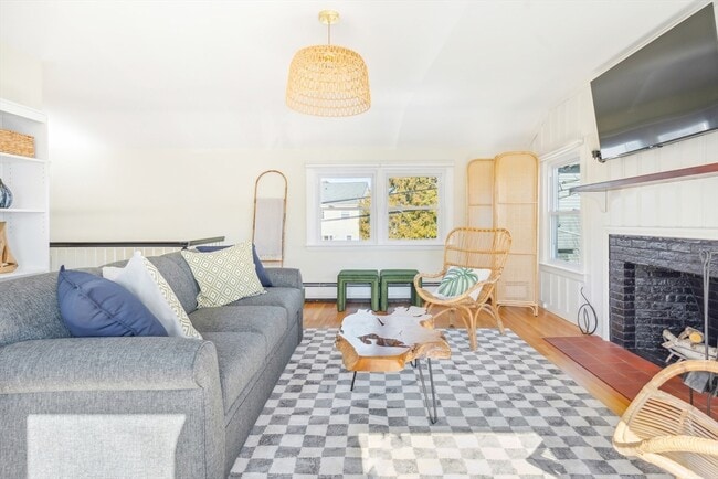 Building Photo - 1 Goodwins Ct