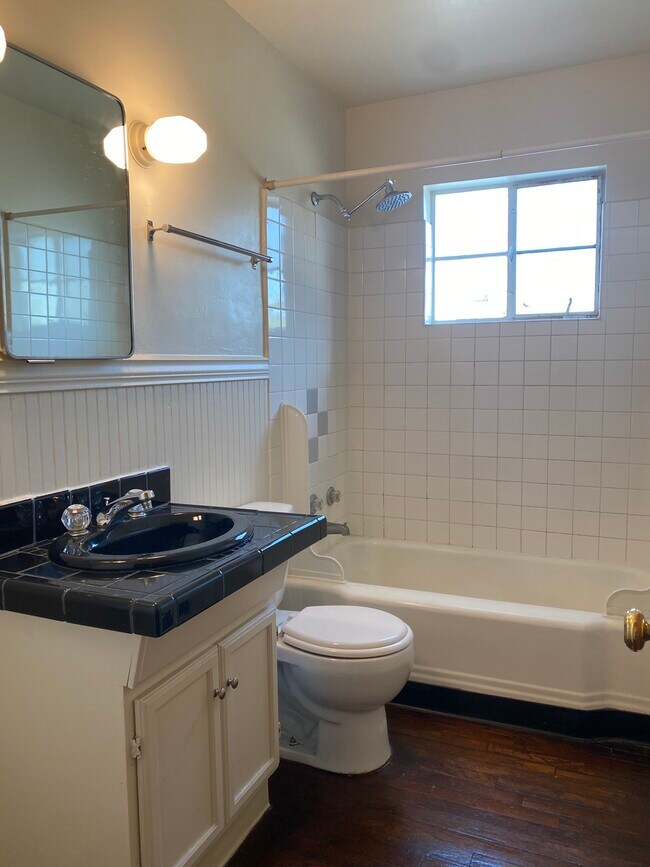 Bathroom - 2436 W Main St