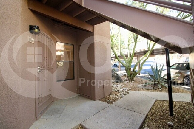 Building Photo - 6655 N Canyon Crest Dr