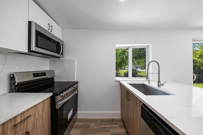 Building Photo - 5900 NW 5th Ct