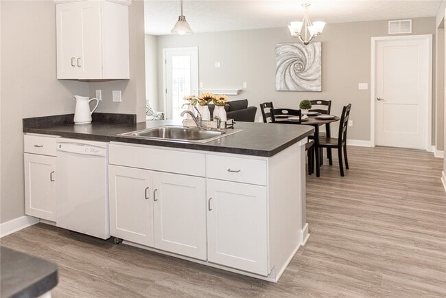 Building Photo - 502 New Terrace Ln