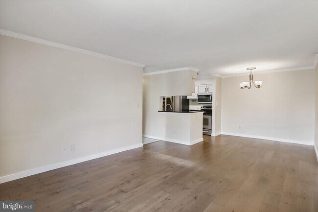 Building Photo - 1725 Ascot Way